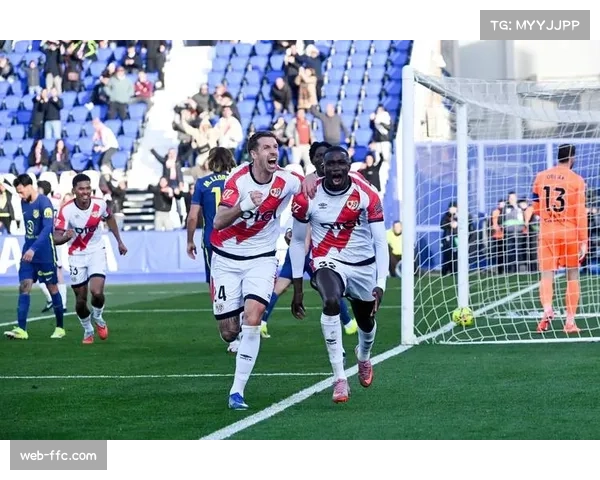 马竞客场对阵巴列卡诺,上半场客队零射正,西蒙尼场边神情严肃 马竞客场对阵巴列卡诺,上半场客队零射正,西蒙尼场边神情严肃